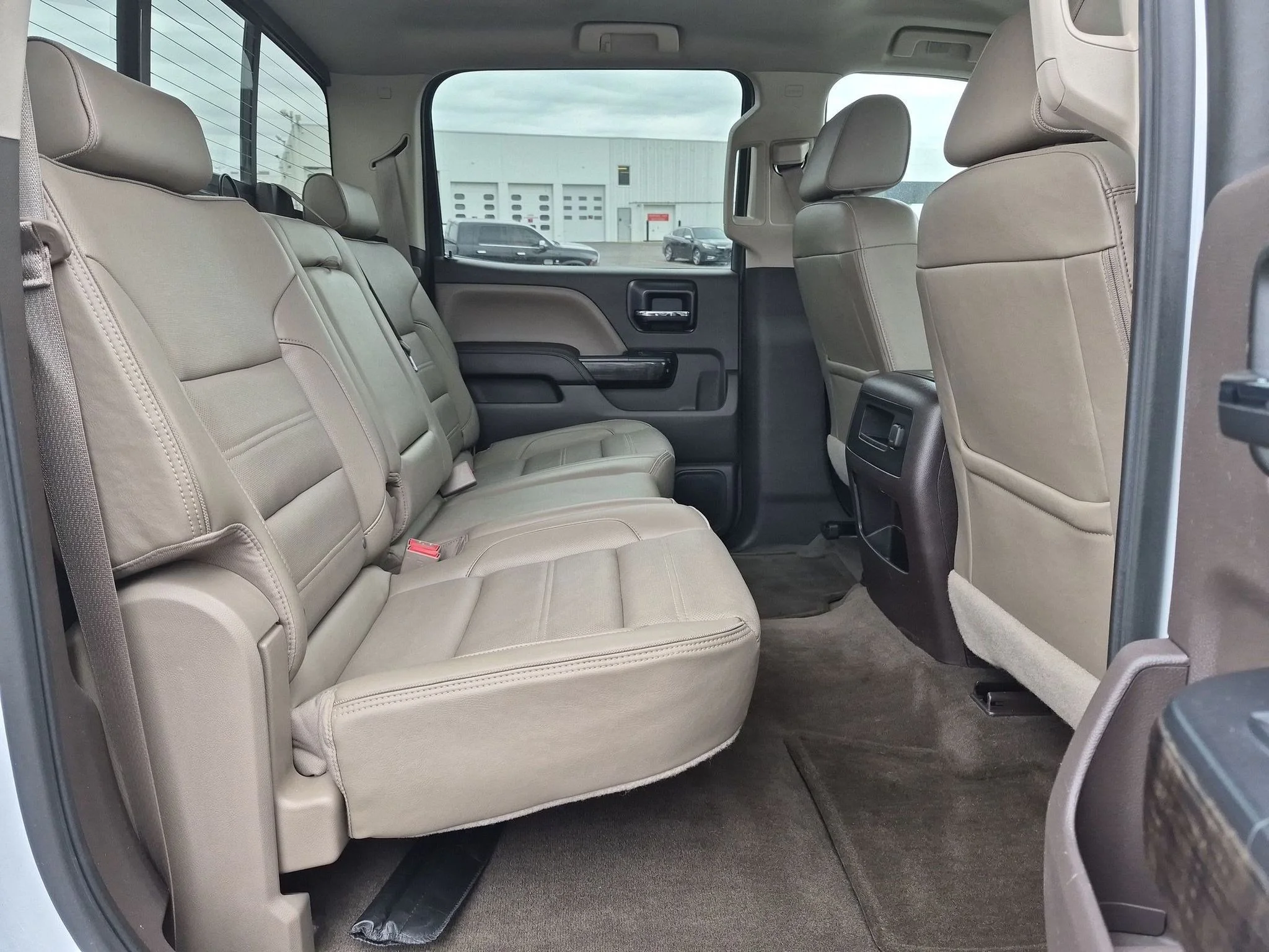 Used 2016 White Frost Tricoat GMC Denali image 20