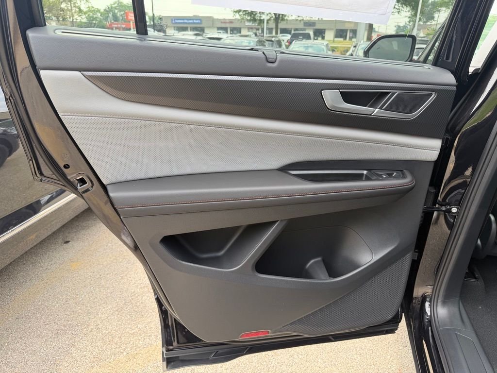 New 2026 Deep Black Pearl Volkswagen 2.0T Peak Edition image 25