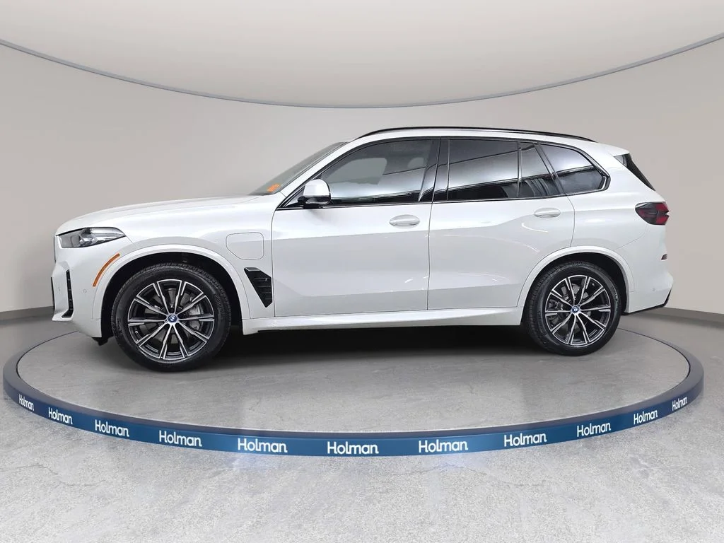 Used 2024 Mineral White Metallic BMW xDrive50e image 8