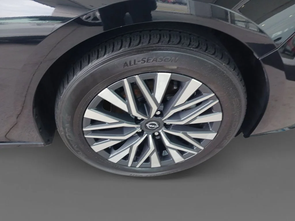 Used 2024 Black Nissan 2.5 SV image 16