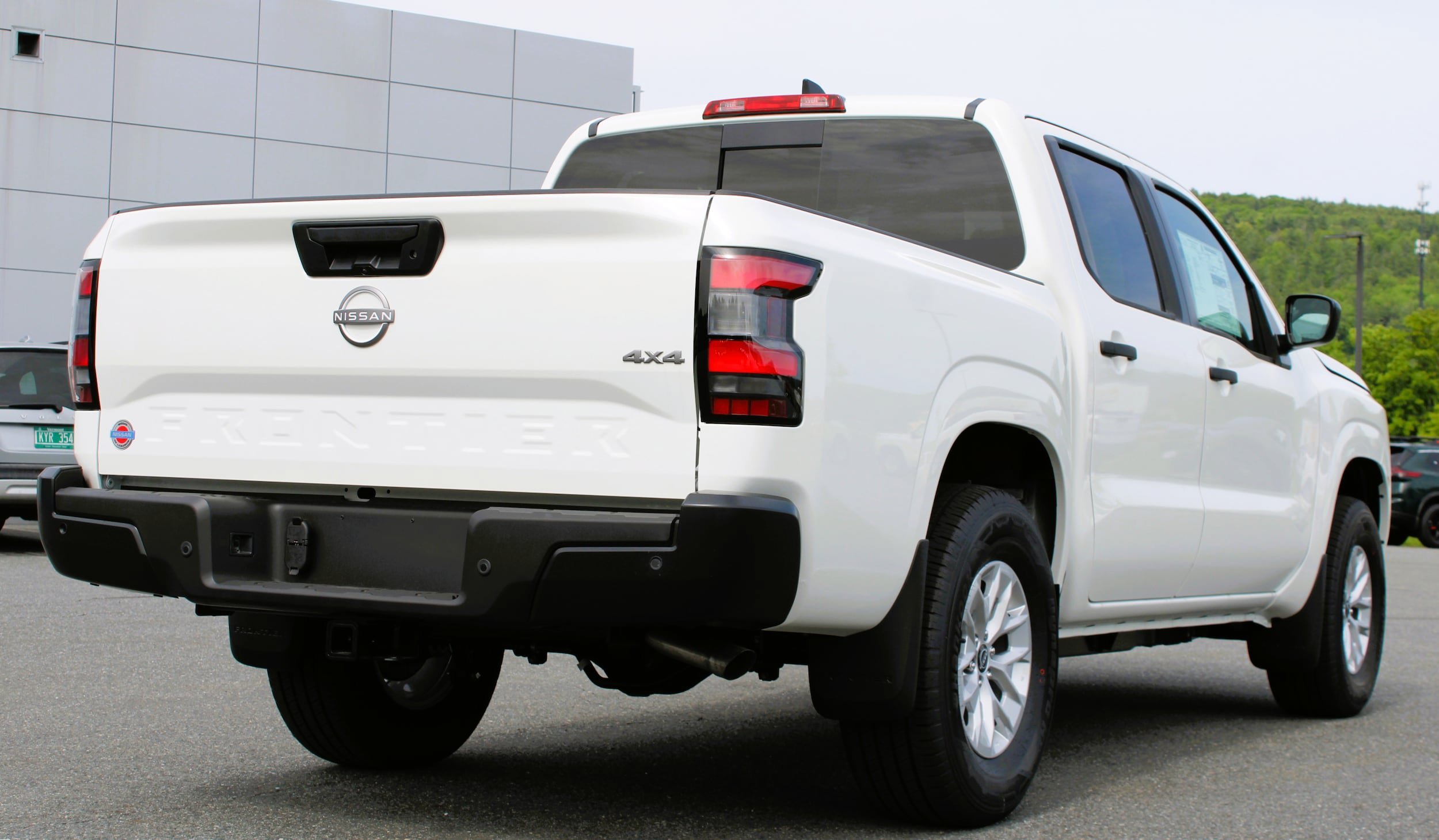 New 2026 Glacier White Nissan Crew Cab S image 8