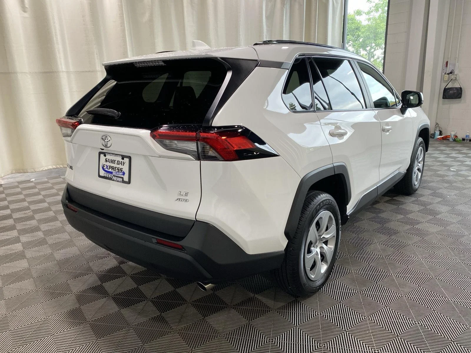 Used 2021 Super White Toyota LE image 7