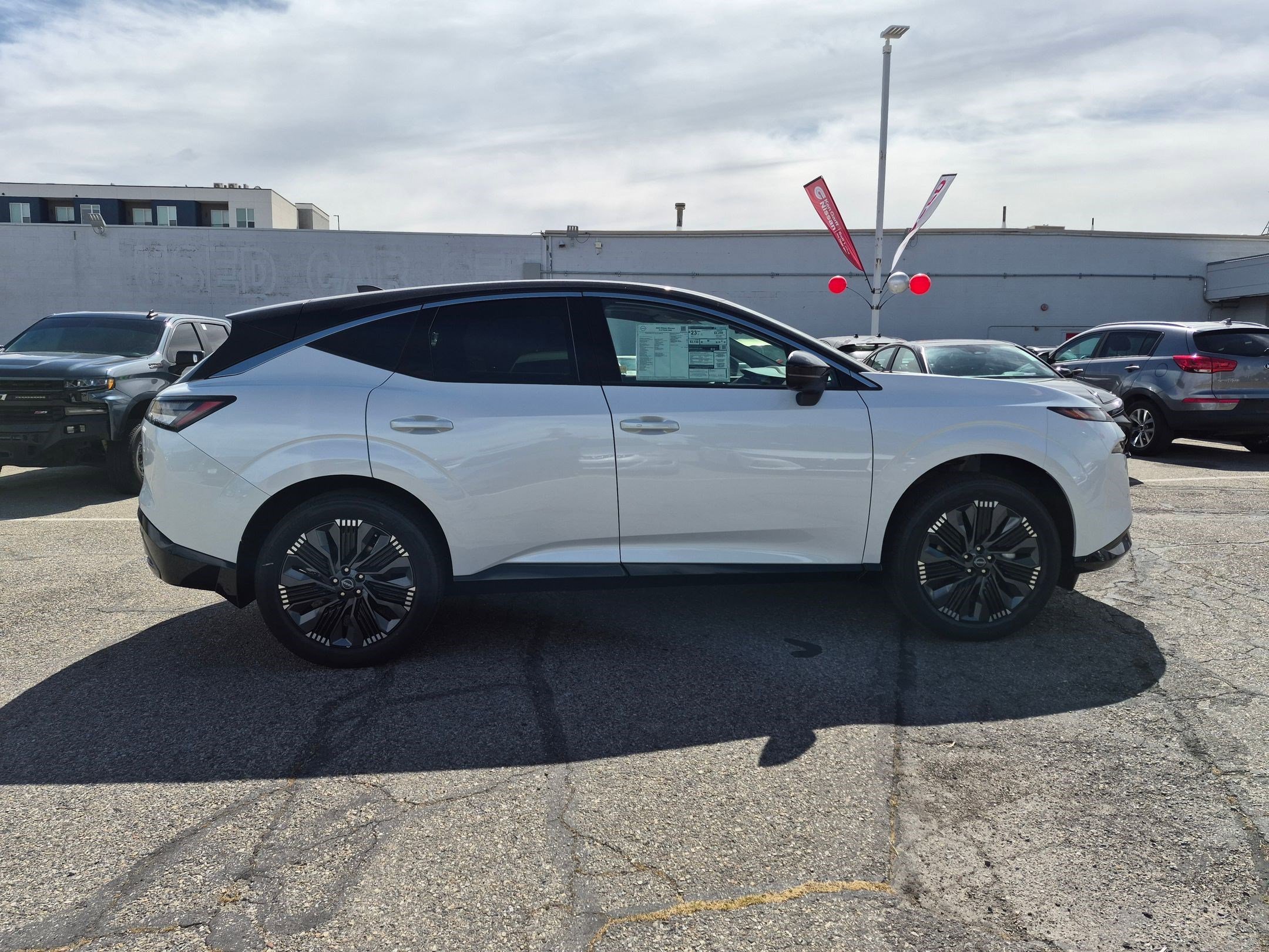 New 2026 Everest White Pearl Tricoat/Super Black Nissan Platinum image 2