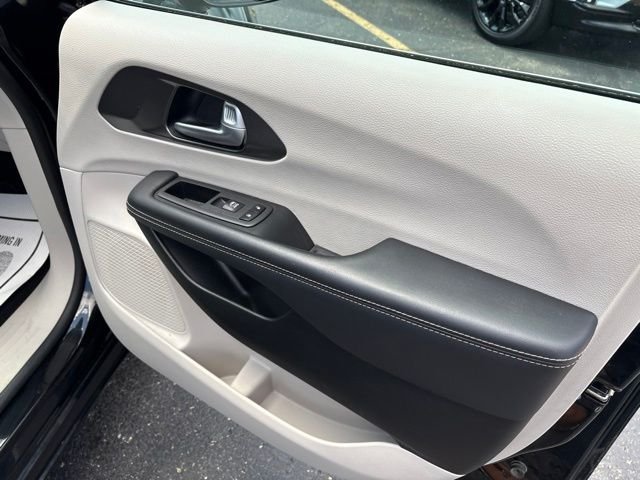 Used 2024 Black Chrysler Touring L image 12