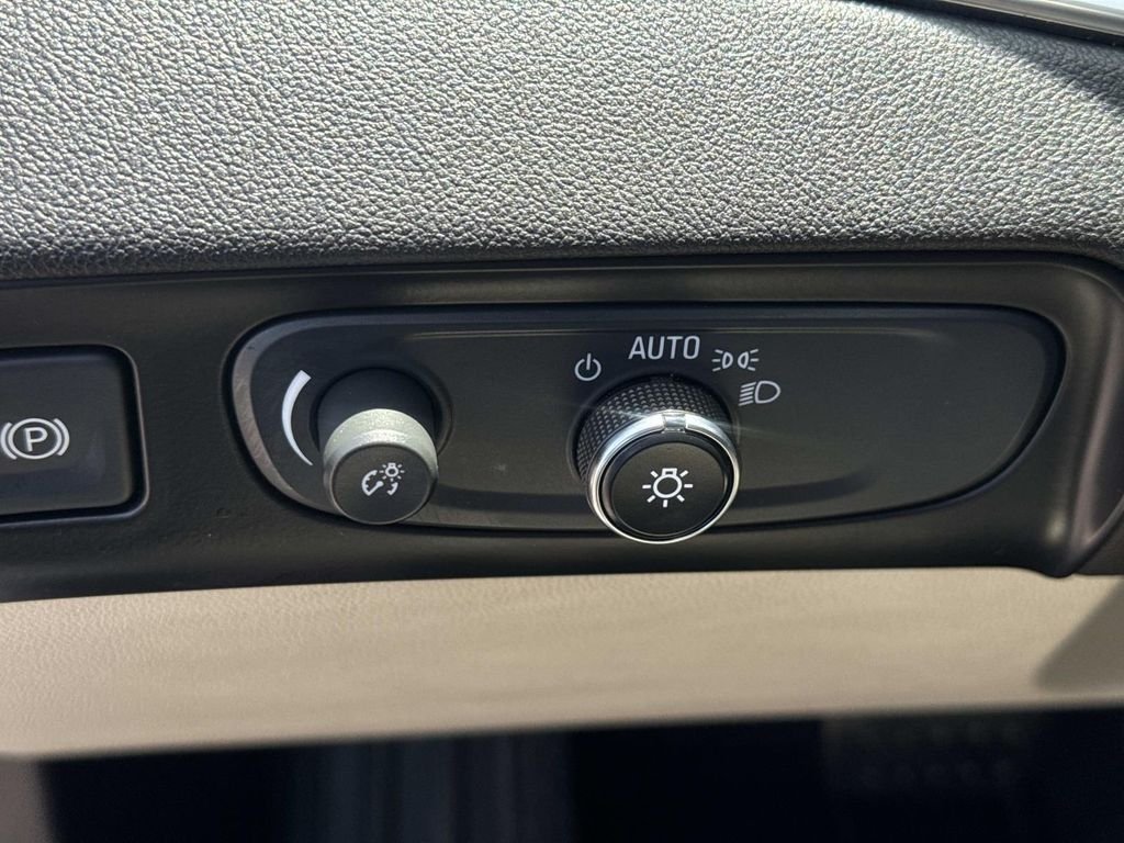 Used 2019 White Buick Essence image 21