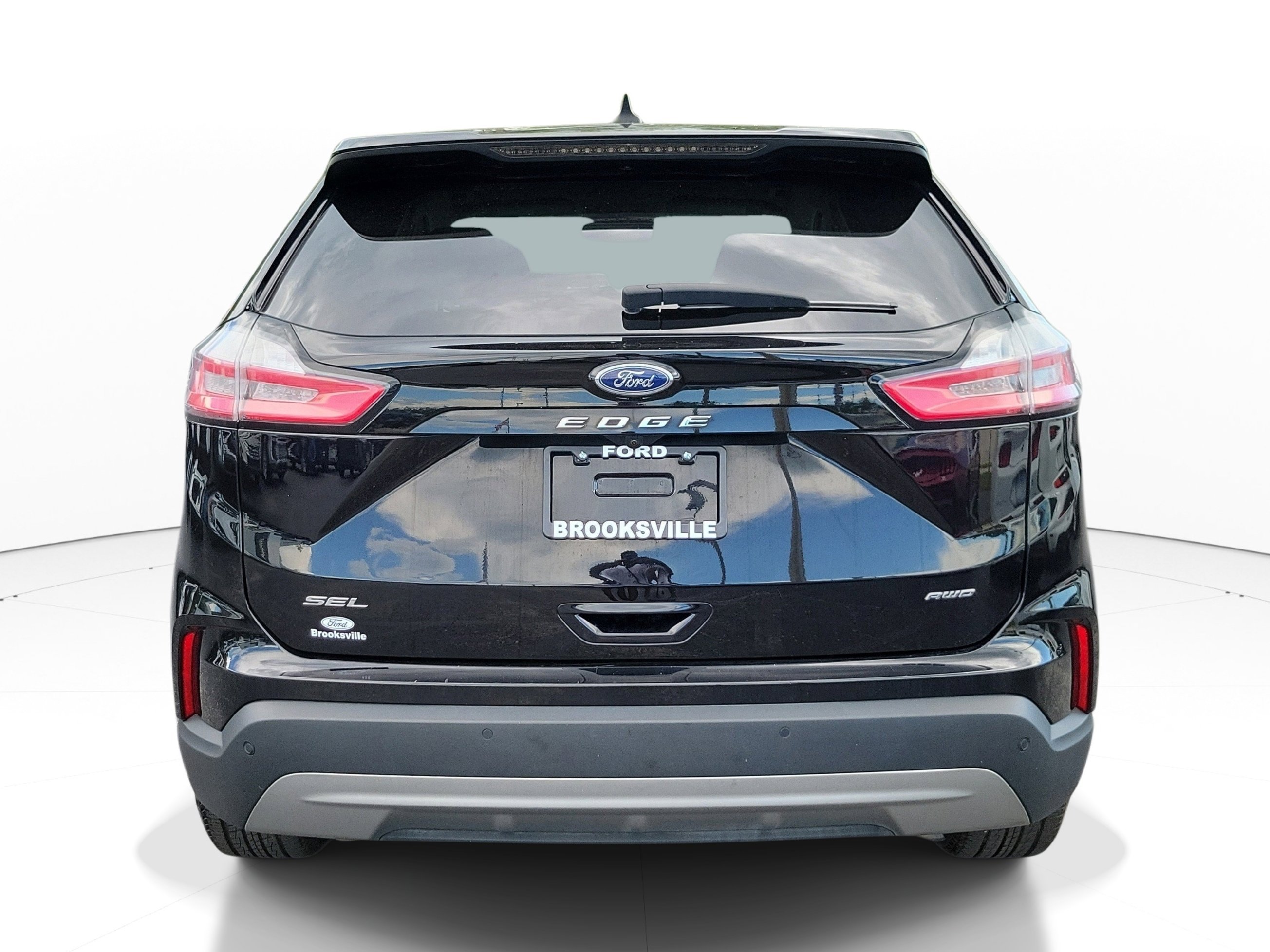 Used 2024 Agate Black Metallic Ford SEL image 8