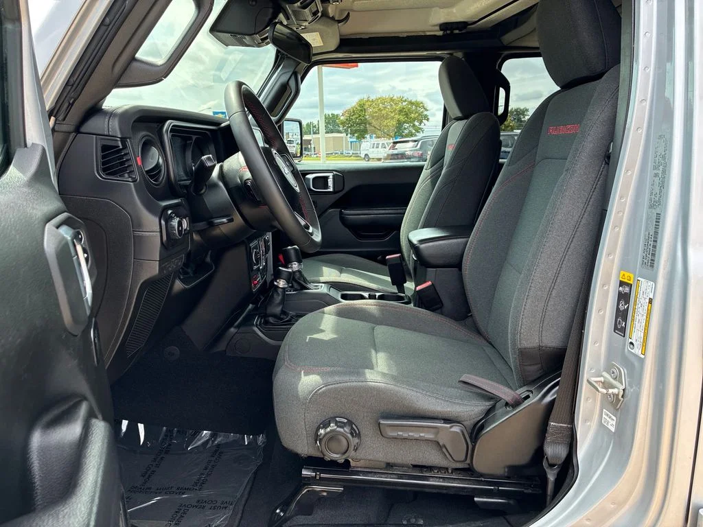 Used 2024 Silver Jeep Rubicon image 10