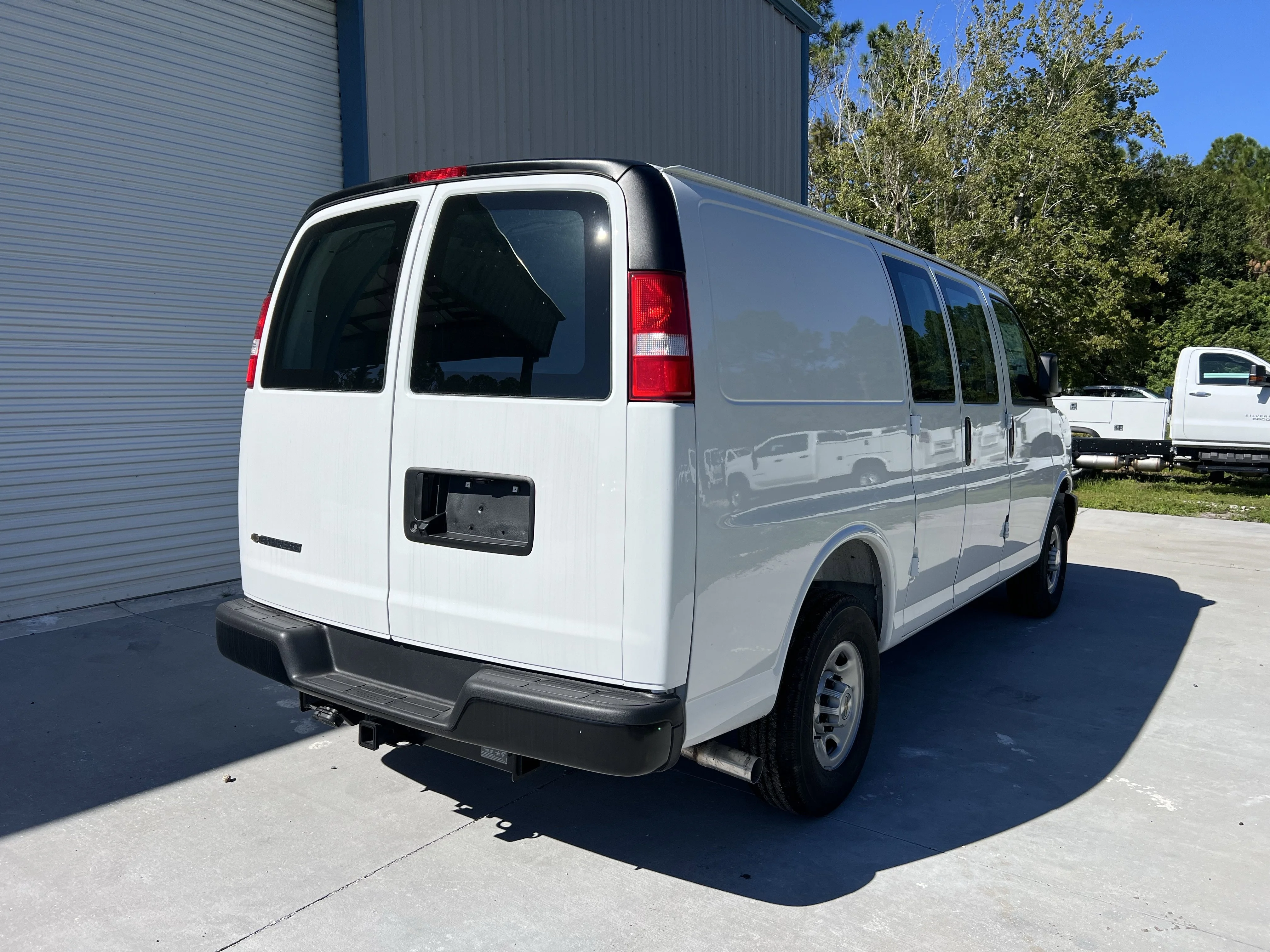 2025 Chevrolet Express Cargo Work Van - Photo 8