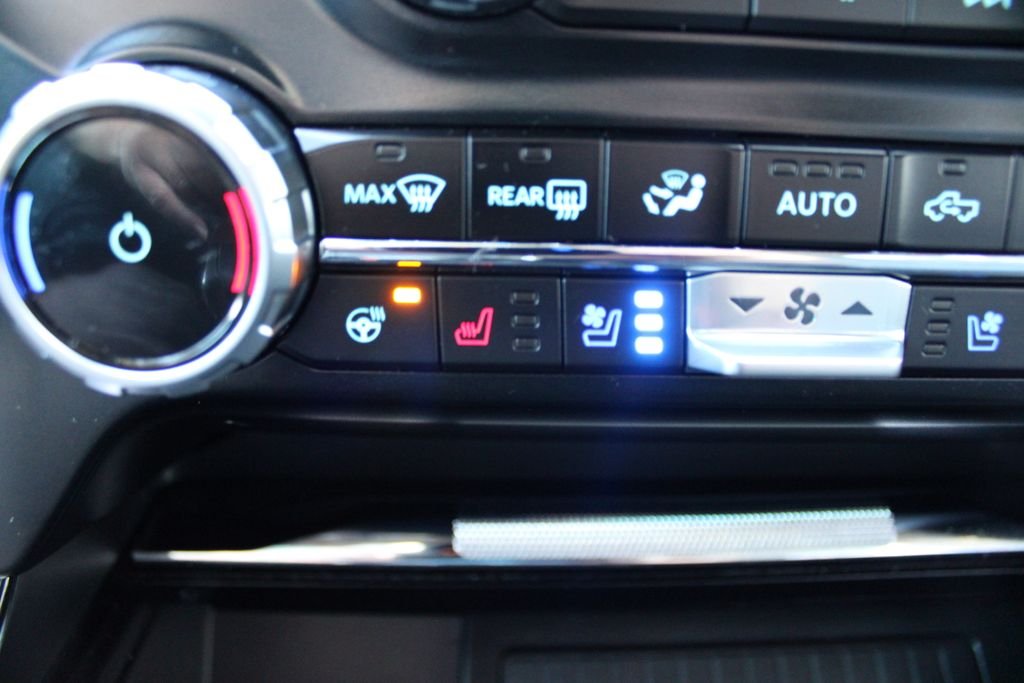 Used 2023  Ford Lariat image 30