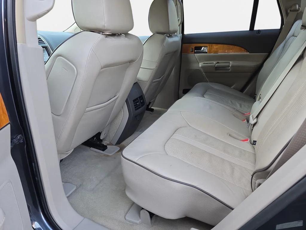 Used 2014 Smoked Quartz Metallic Tinted Clearcoat Lincoln Base image 13