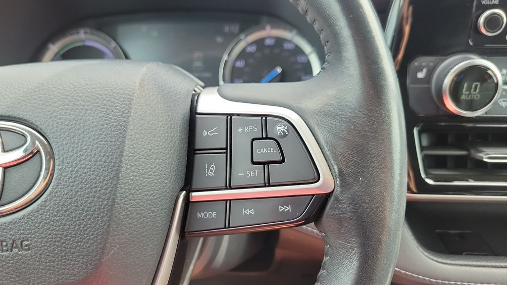 Certified Used 2022 Silver Toyota XLE image 22