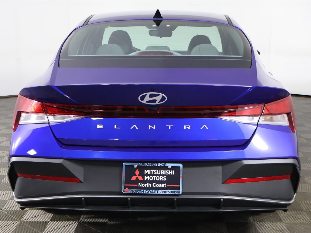 Used 2025 Blue Hyundai SE image 10