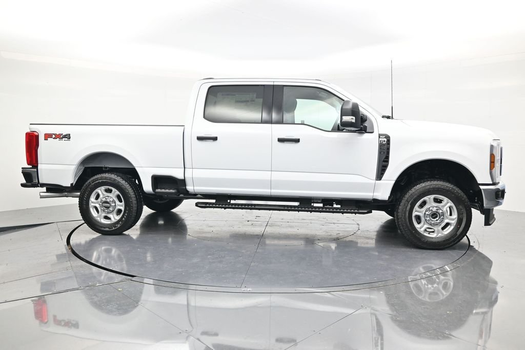 New 2026 Oxford White Ford F-250® XLT image 4