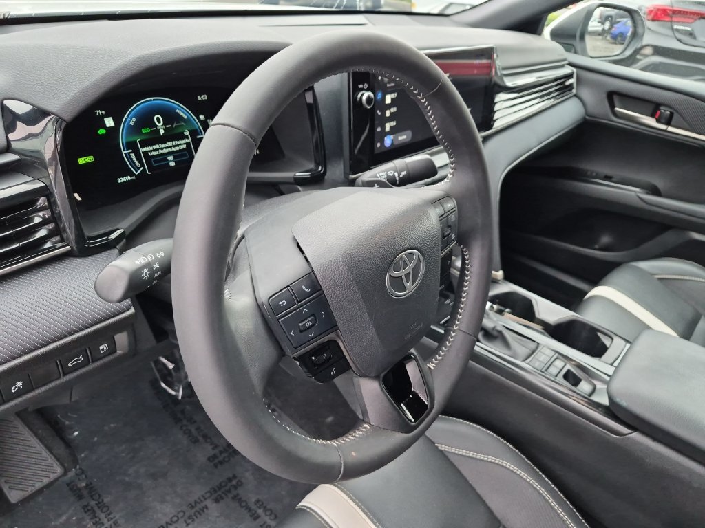 Used 2025 White Toyota SE image 18