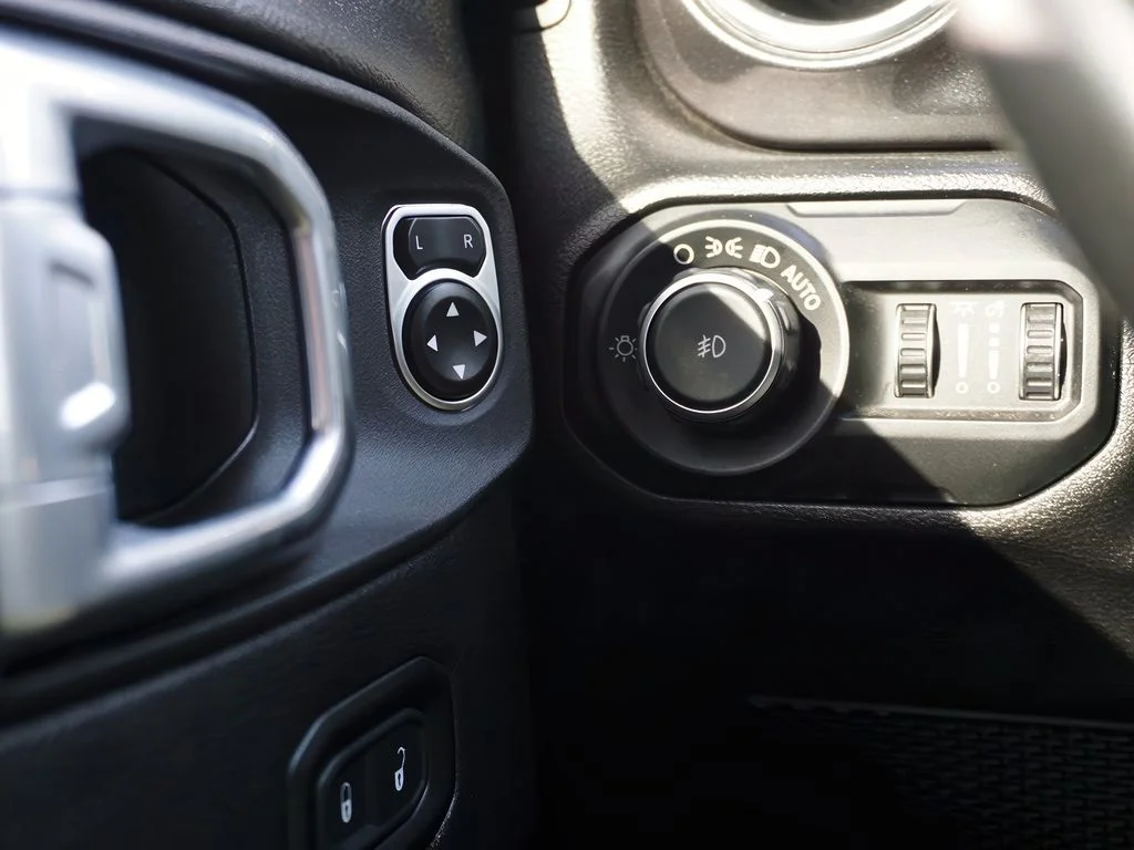 2020 Jeep Wrangler Unlimited Sahara Altitude - Photo 19