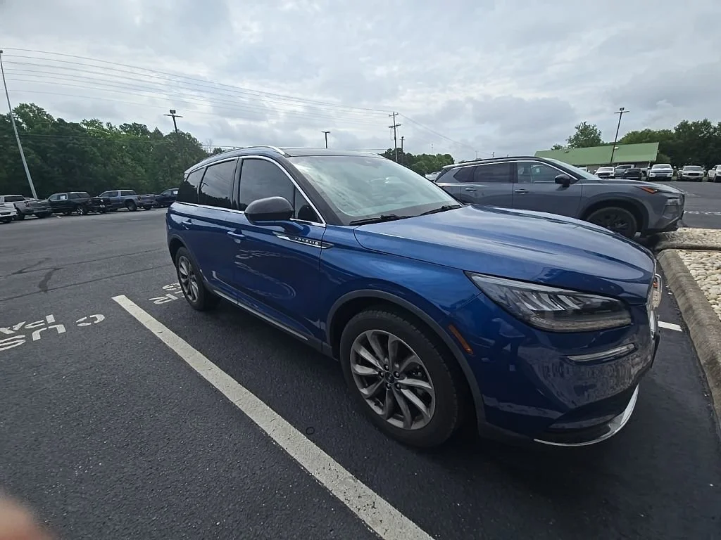 Used 2021 Artisan Blue Lincoln Standard image 10