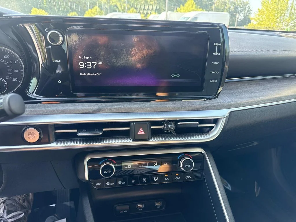 Used 2022 Black Kia EX image 19