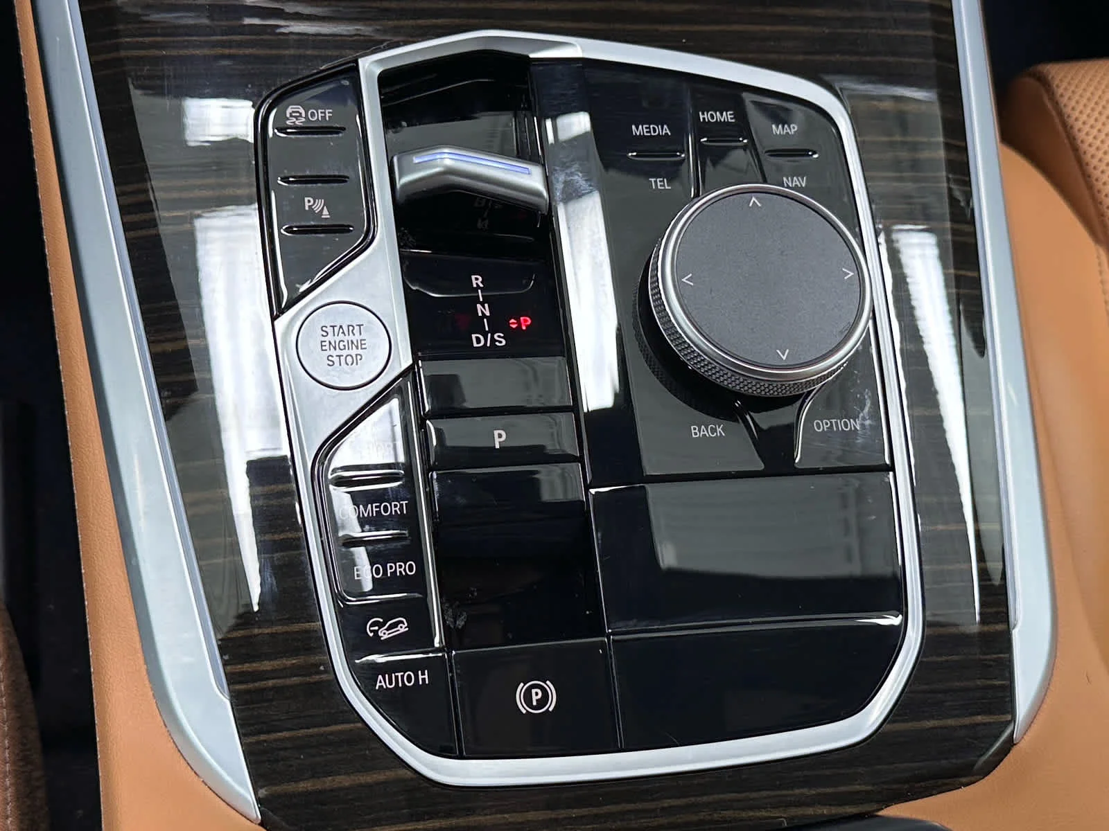 Used 2025 Skyscraper Grey Metallic BMW xDrive40i image 29