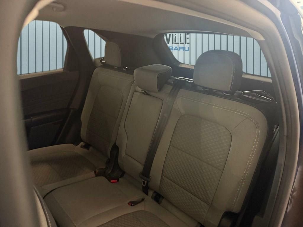 Used 2022 Blue Ford SE image 22