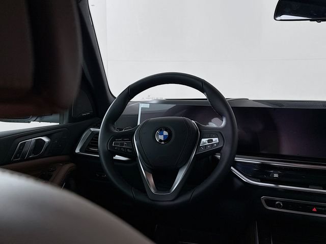 Used 2026 White Metallic BMW xDrive40i image 11