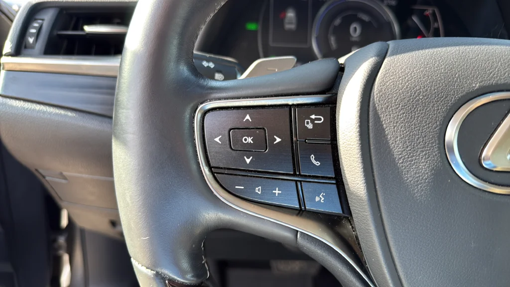 Used 2020 Silver Lexus 300h image 24