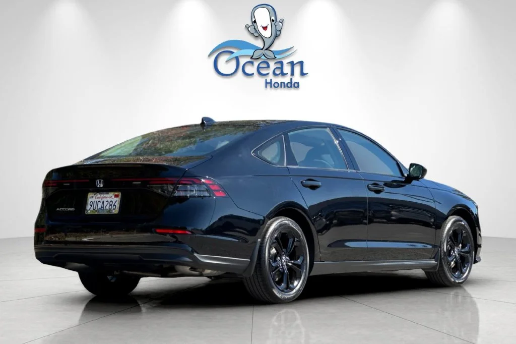 Used 2025 Crystal Black Pearl Honda SE image 4