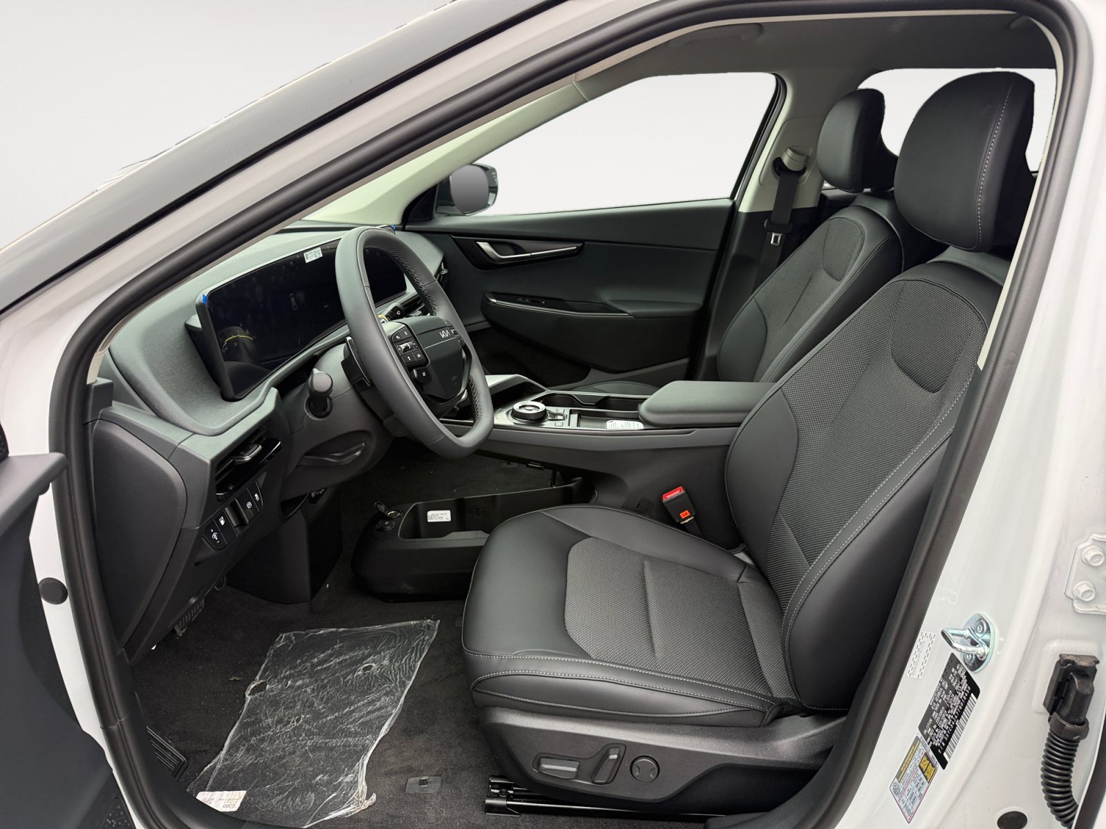 New 2026 Glacial White Pearl Kia LIGHT image 10