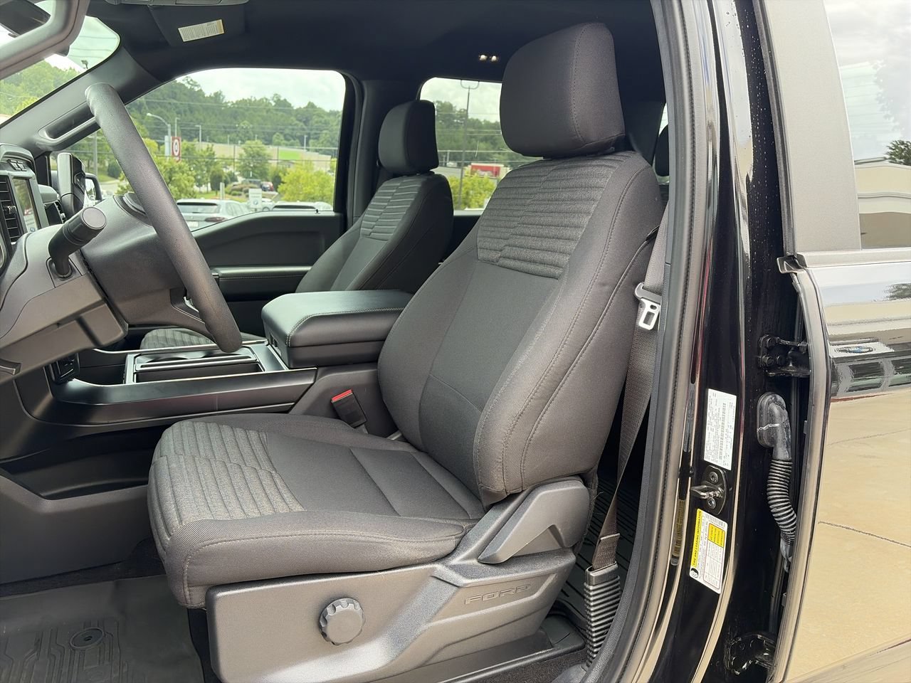 Used 2022 Agate Black Metallic Ford LARIAT image 14