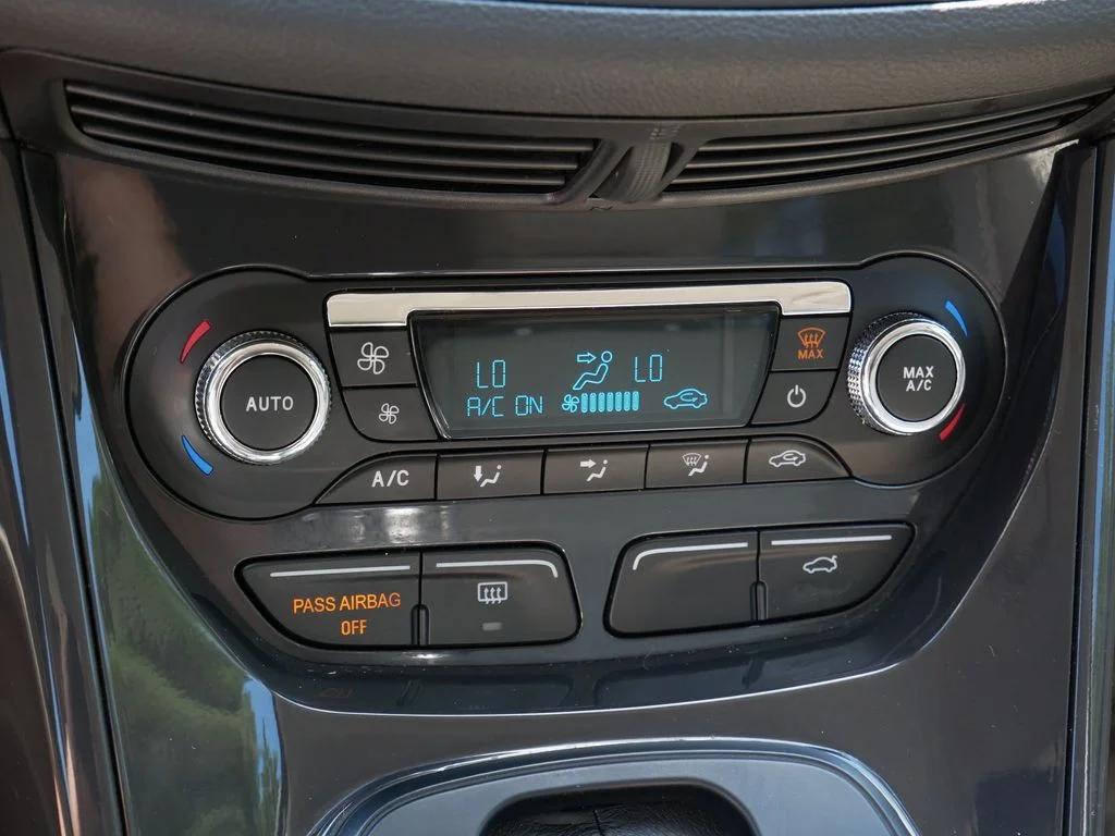 Used 2015 Blue Ford Titanium image 22