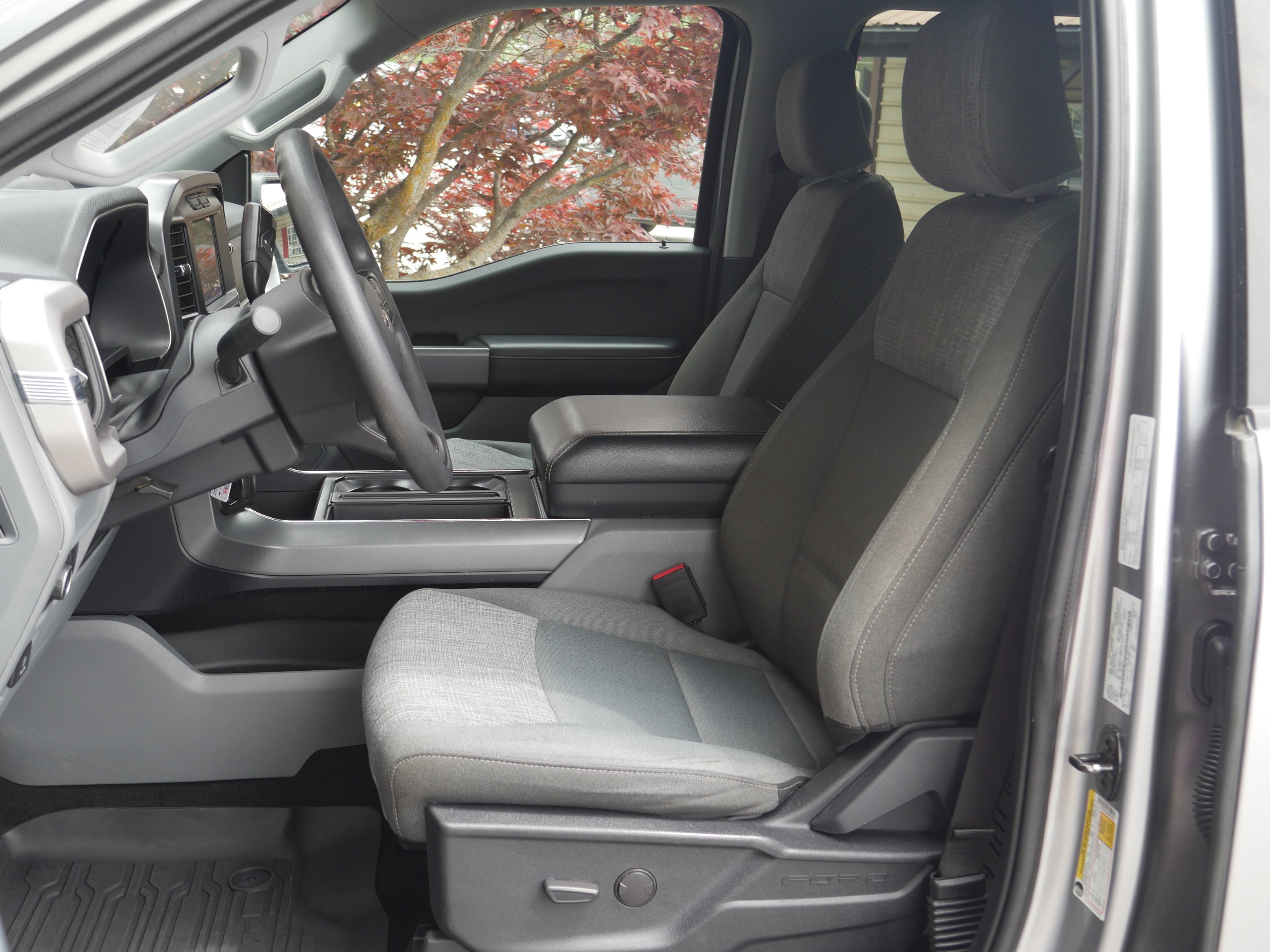 Used 2022 Iconic Silver Metallic Ford XLT image 3