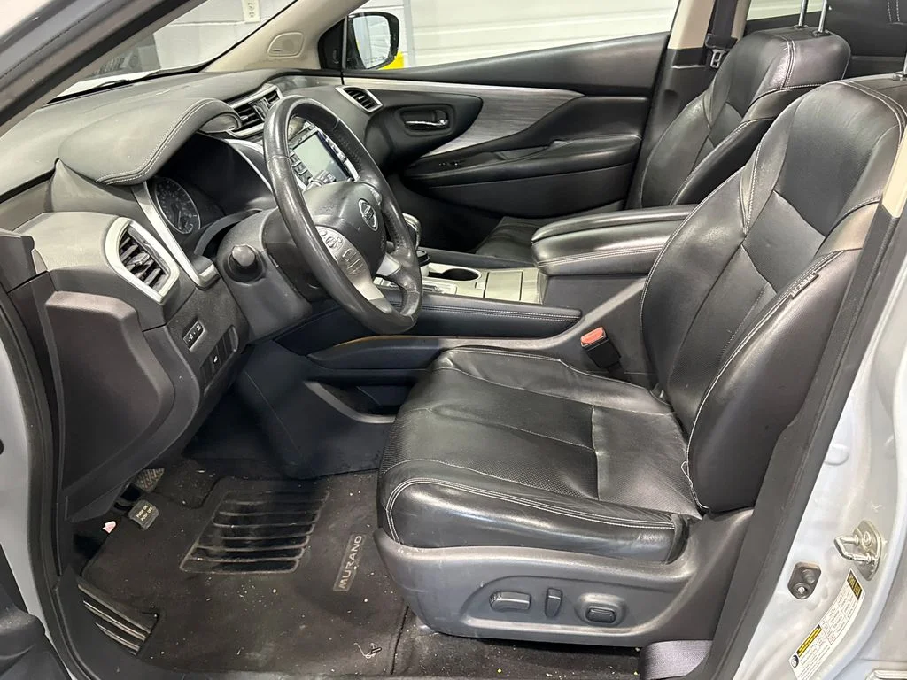 Used 2015 Silver Nissan SL image 7