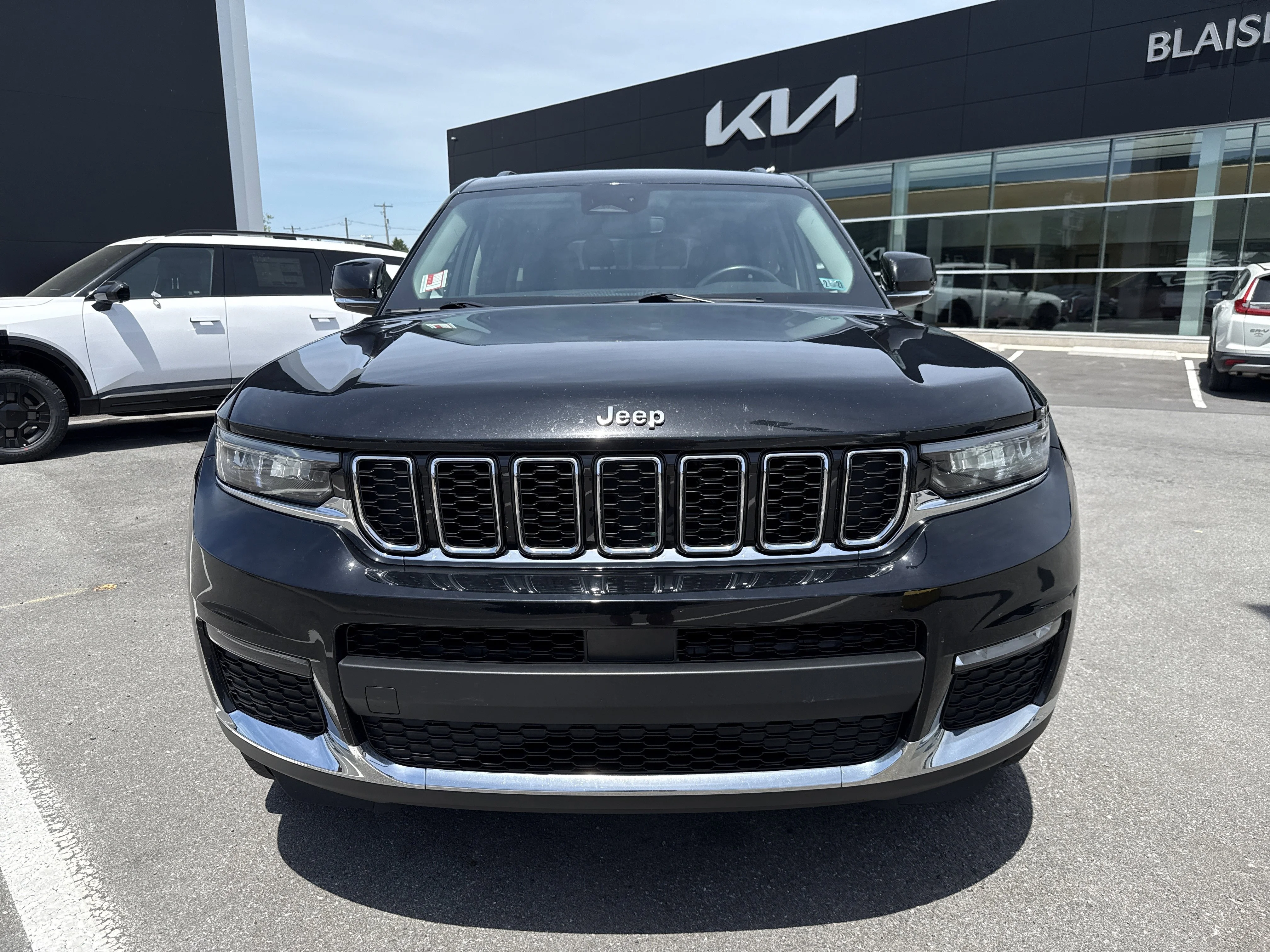 Used 2021 Diamond Black Crystal Pearlcoat Jeep Limited image 9