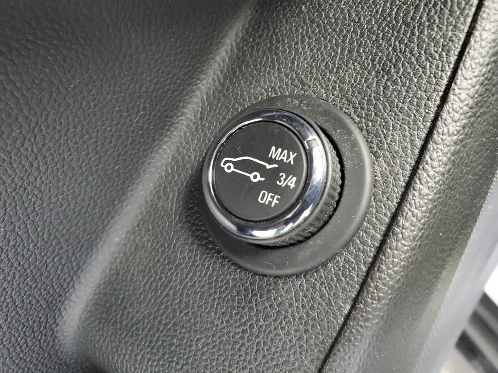 Used 2020 SUMMIT WHITE Chevrolet LT Cloth image 25