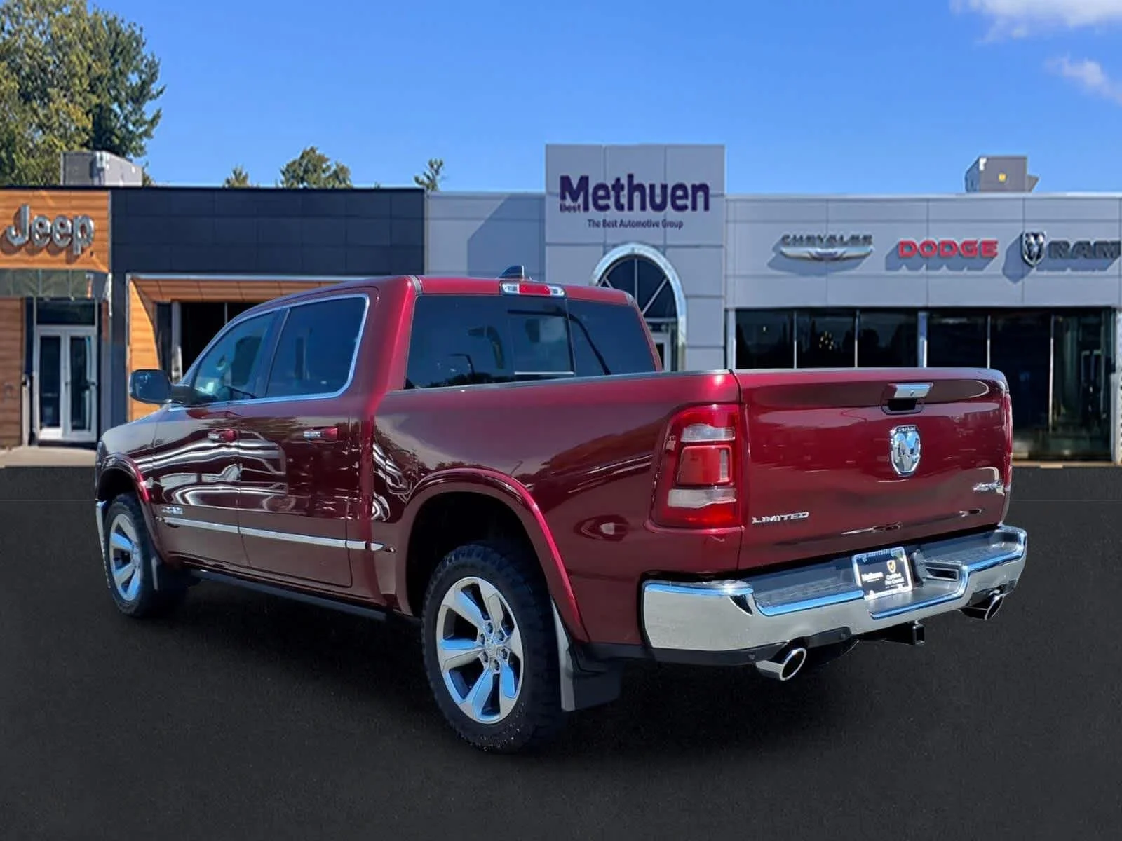 Used 2022 Delmonico Red Pearlcoat Ram Limited image 7