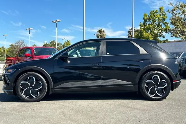 Used 2024 Black Hyundai SEL image 7