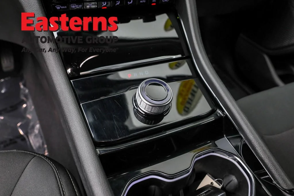 Used 2023 White Jeep Laredo image 13