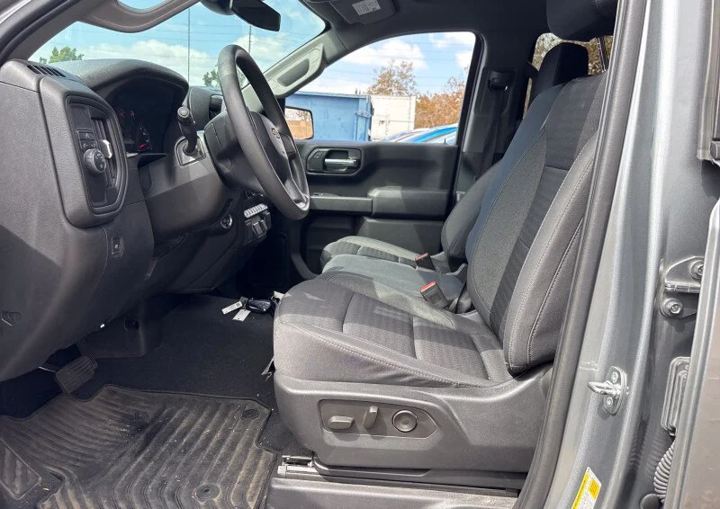 Used 2023 Gray Chevrolet Custom image 4