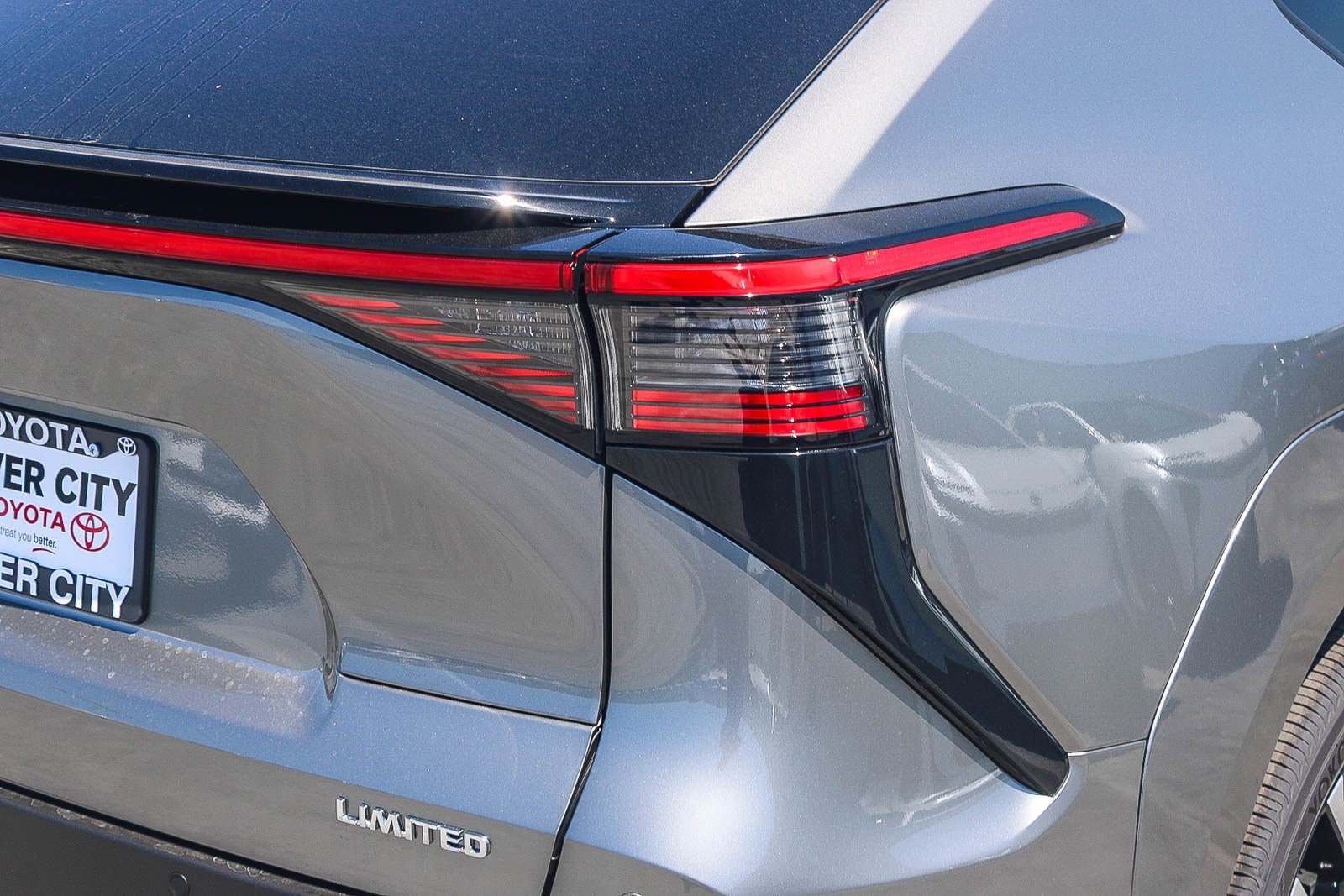 New 2026 Heavy Metal with Midnight Black Metallic roof <sup>1</sup> Toyota  Limited image 9