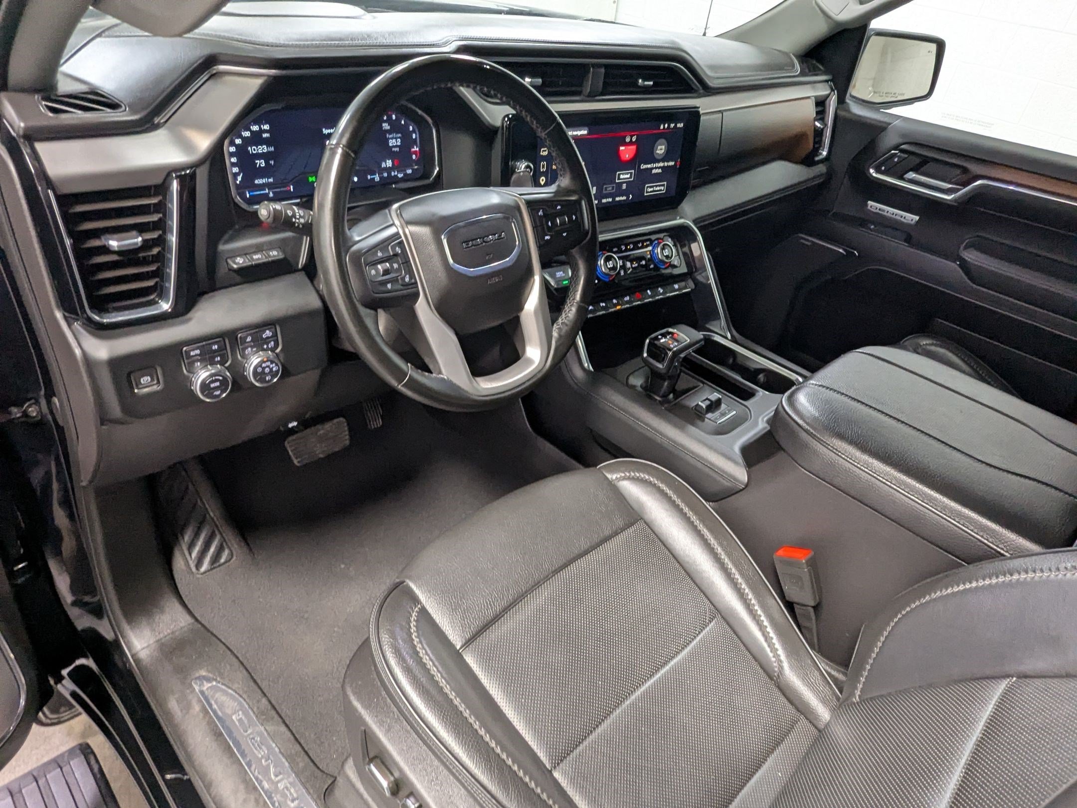 Used 2024 White GMC Denali image 10