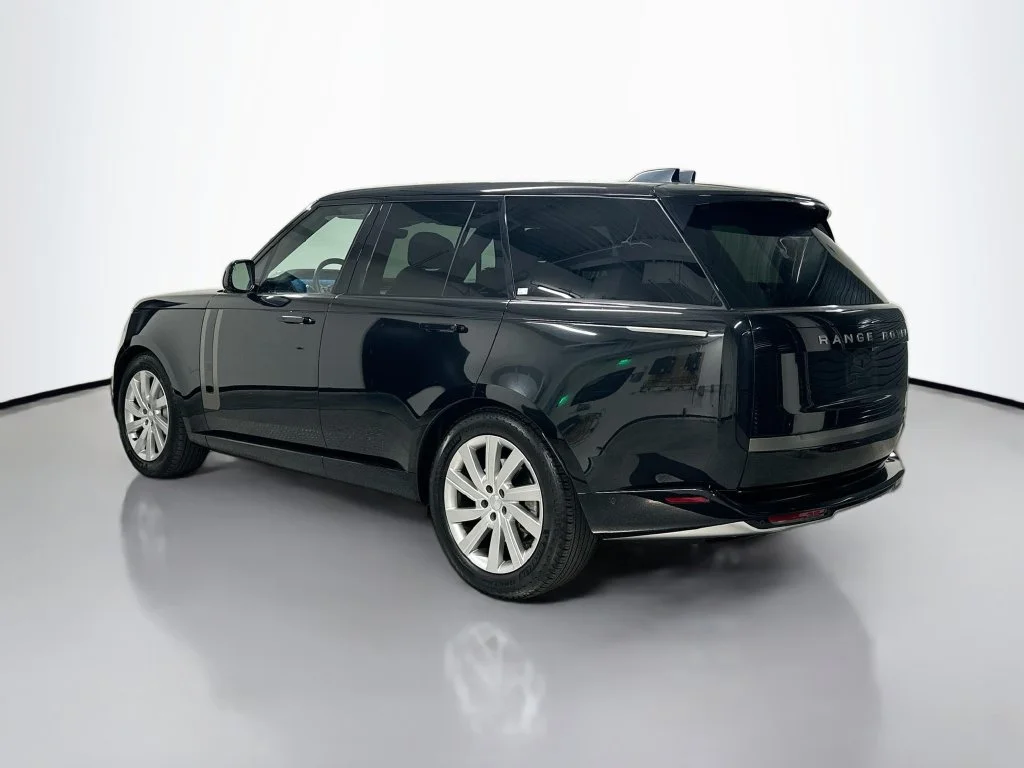 Used 2024 Santorini Black Metallic Land Rover SE image 3