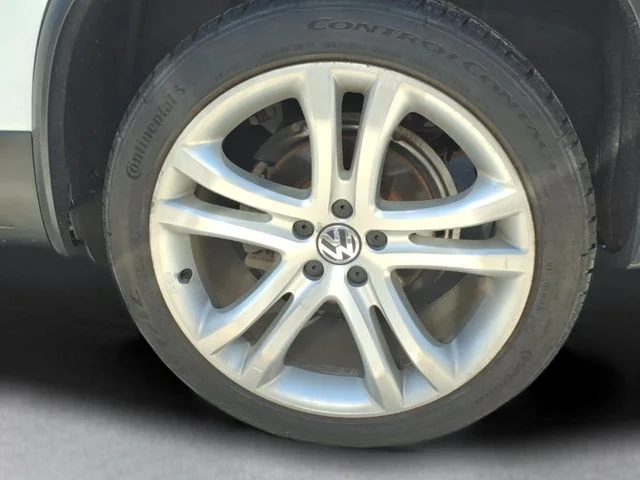 Used 2013 White Volkswagen SEL image 9