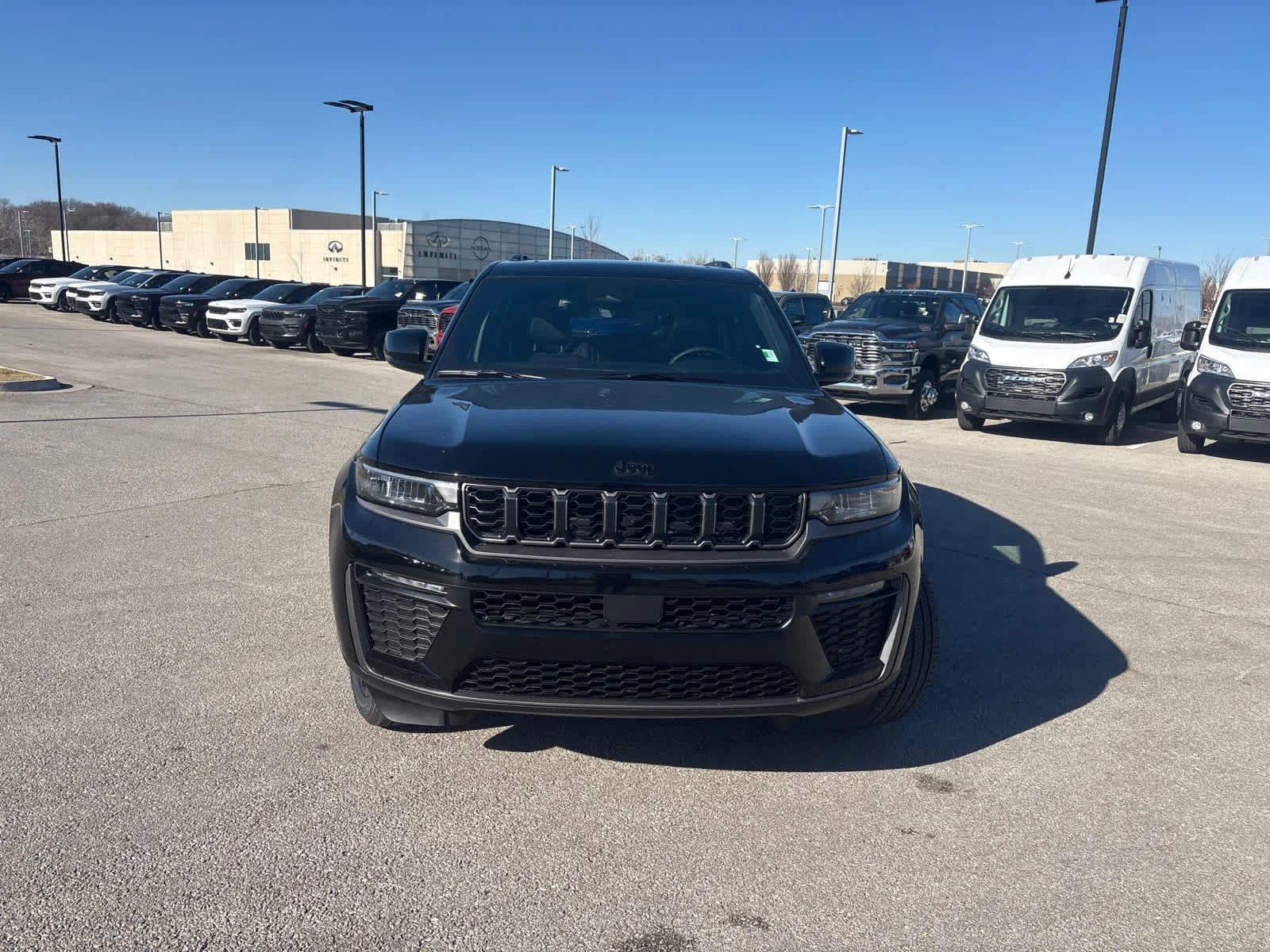 New 2026 Diamond Black Crystal Pearl-Coat Exterior Paint Jeep Limited image 3