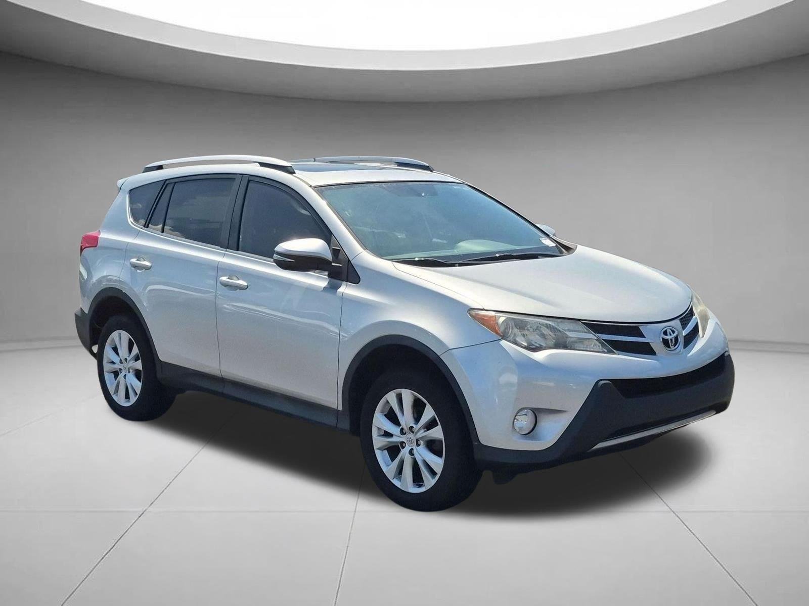 Used 2015 Classic Silver Metallic Toyota Limited image 7
