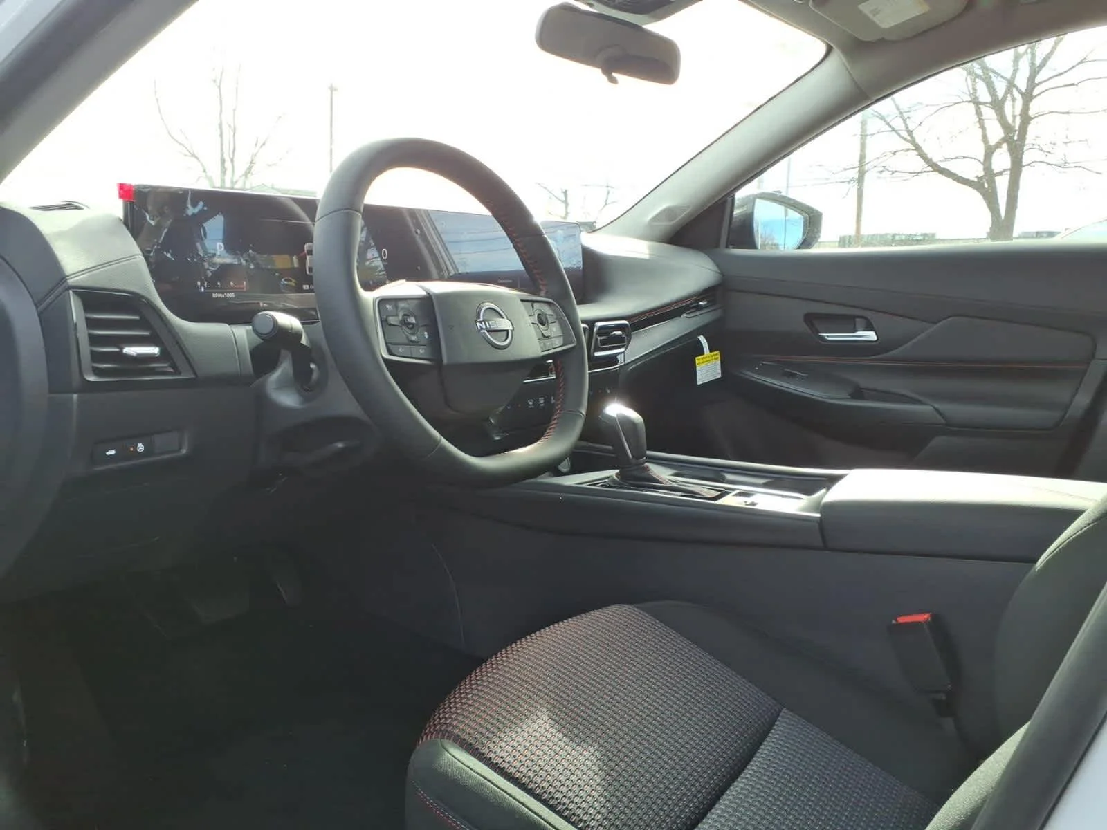 New 2026 Aspen White Tricoat/Super Black Nissan SR image 5