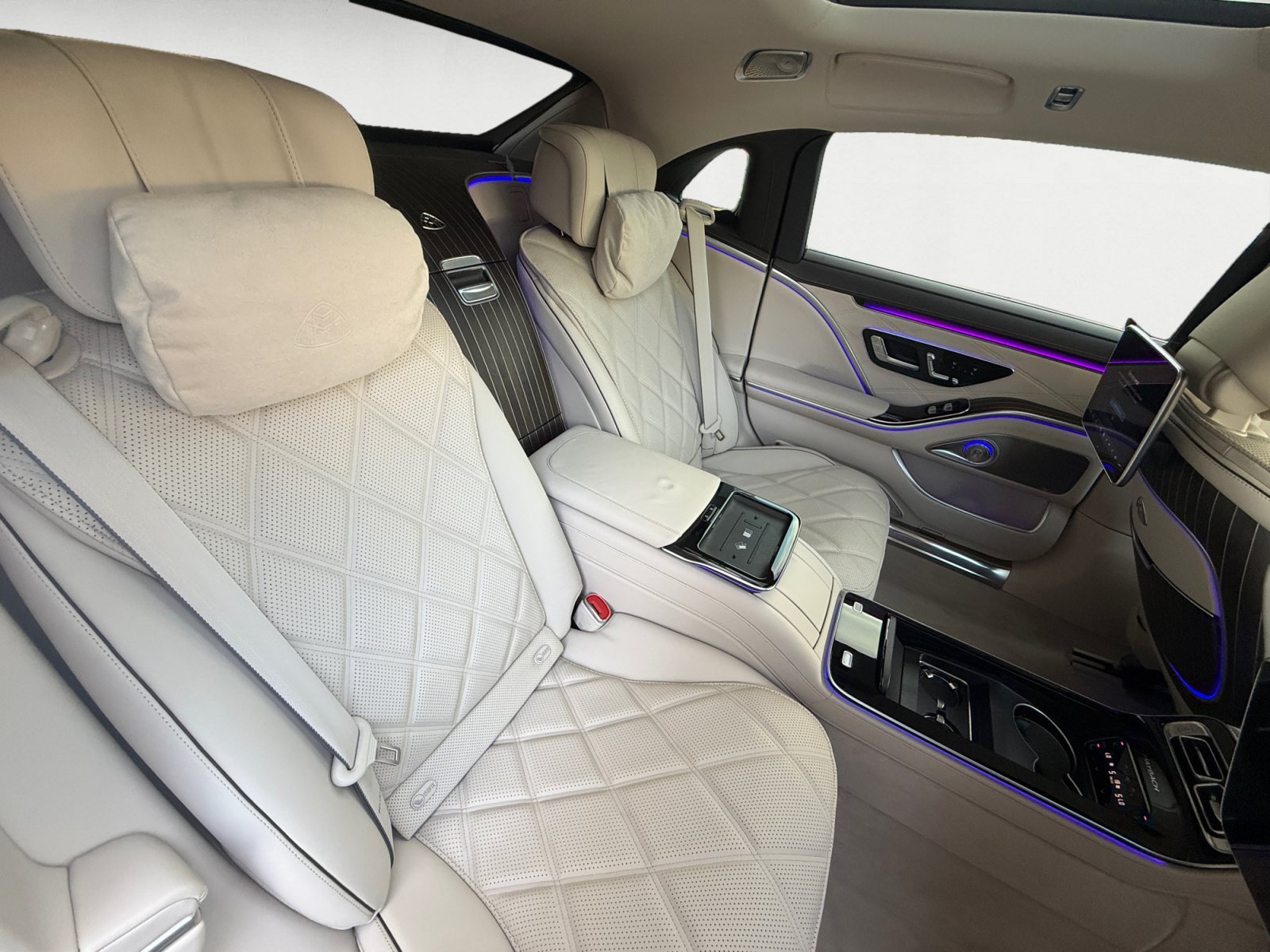 Used 2026 MANUFAKTUR Moonlight Whit Mercedes-Benz Maybach S 580 image 18