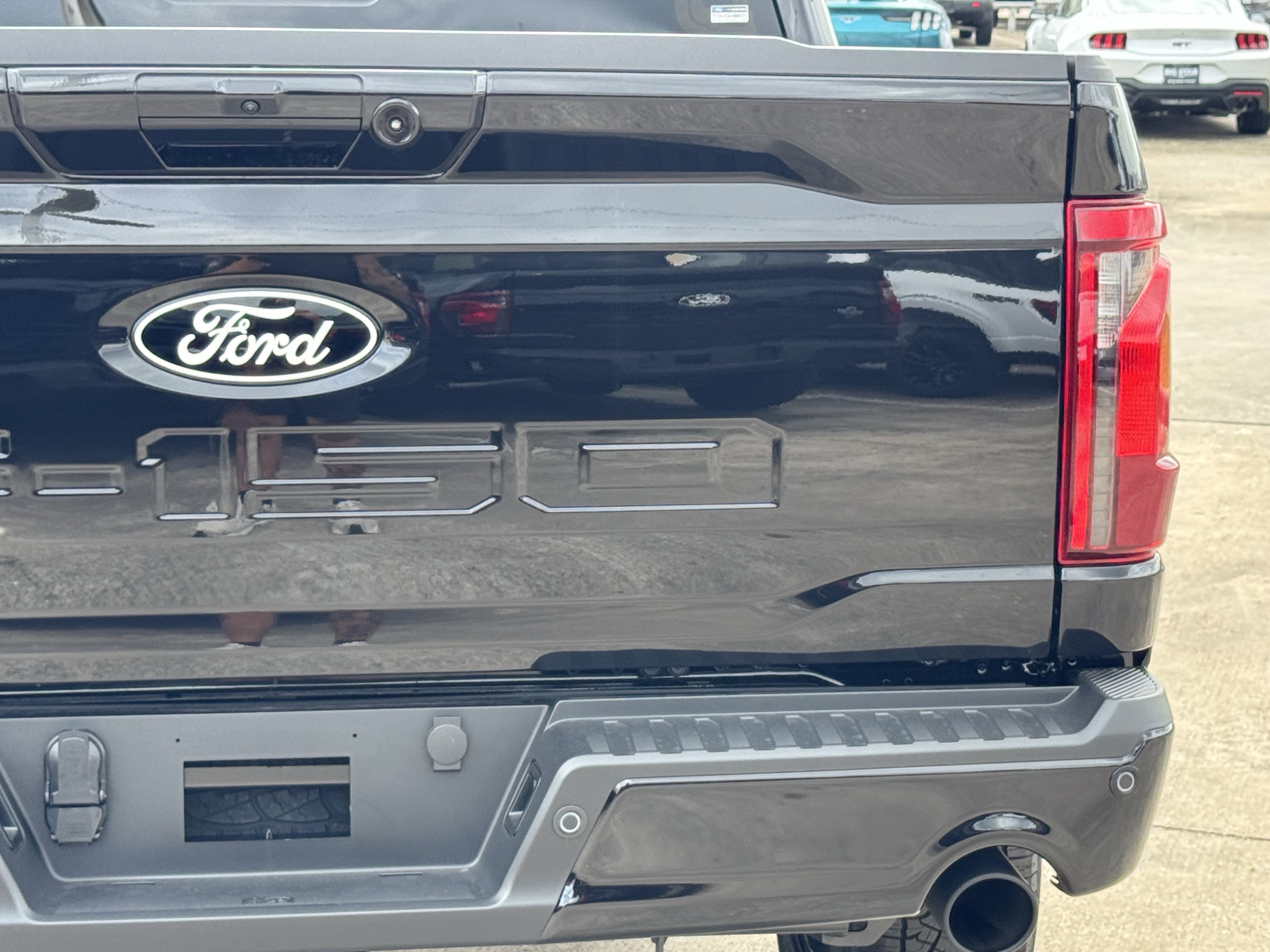 New 2026 Agate Black Metallic Ford XLT image 9