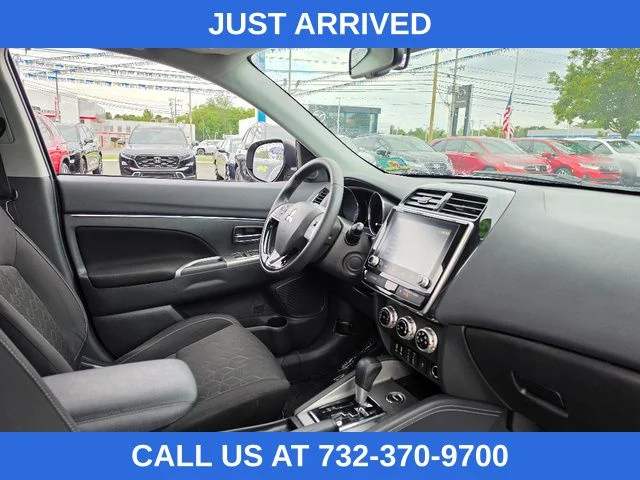 Used 2020 Labrador Black Metallic Mitsubishi 2.0 SE image 11
