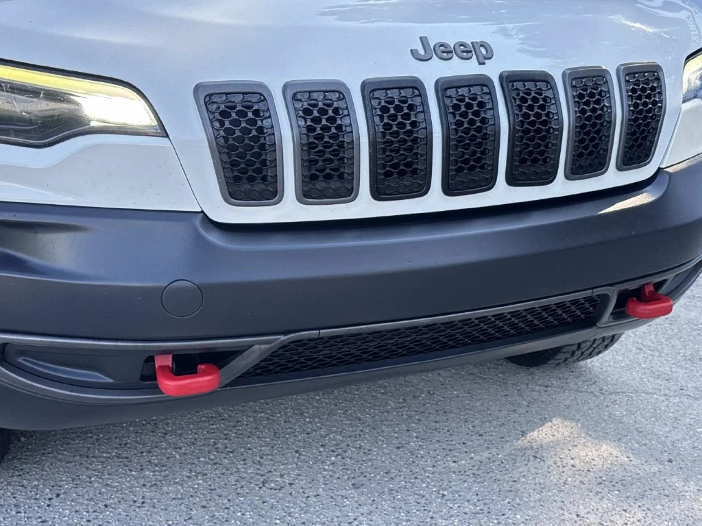 Used 2019 Pearl White Pearlcoat Jeep Trailhawk image 4