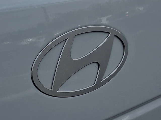 New 2027 White Hyundai SEL image 19