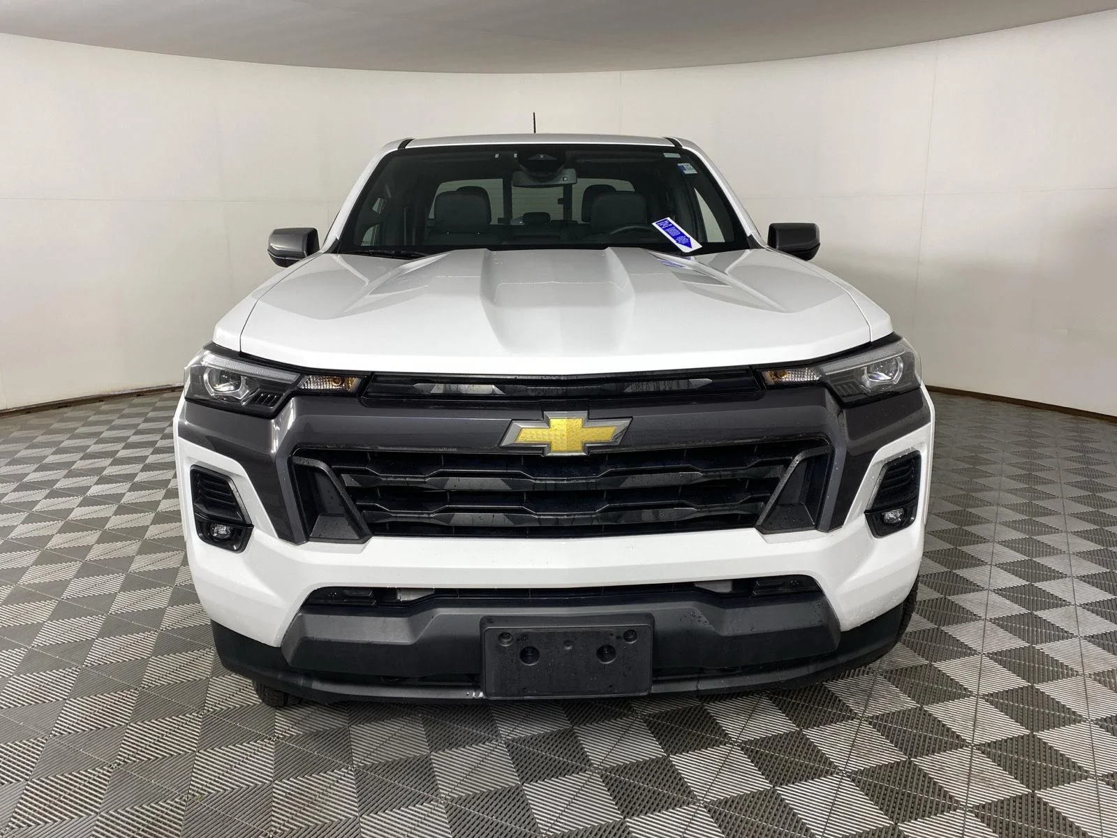 Used 2023 SUMMIT WHITE Chevrolet 4WD LT image 2